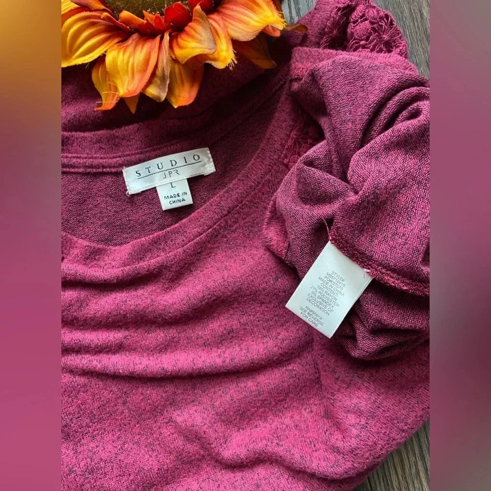 🦋B2G1🦋STUDIO JPR Red Marbled 3/4 Bell Sleeved Sweater | LARGE | - Picture 7 of 8